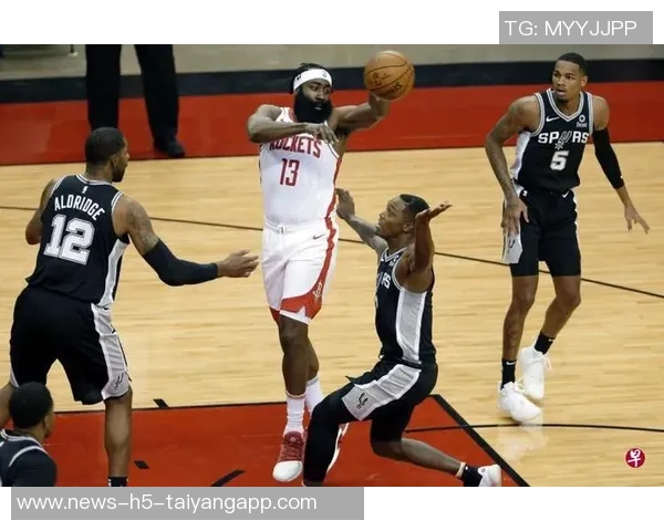 哈登半场表现中规中矩8投3中贡献12分3篮板3助攻正负值7